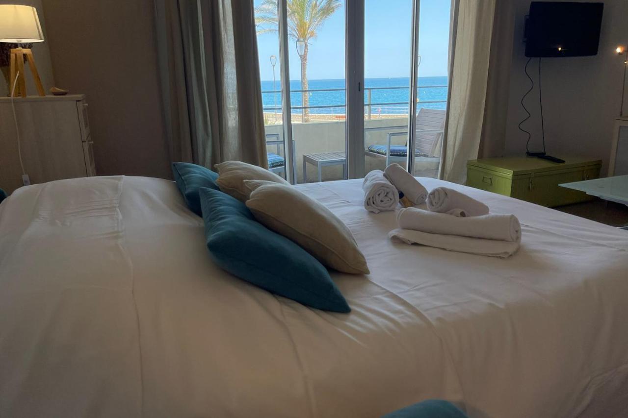 Fully Equipped Beachfront Studio In The Heart Of The City Center Bd Leclerc 昂蒂布 外观 照片