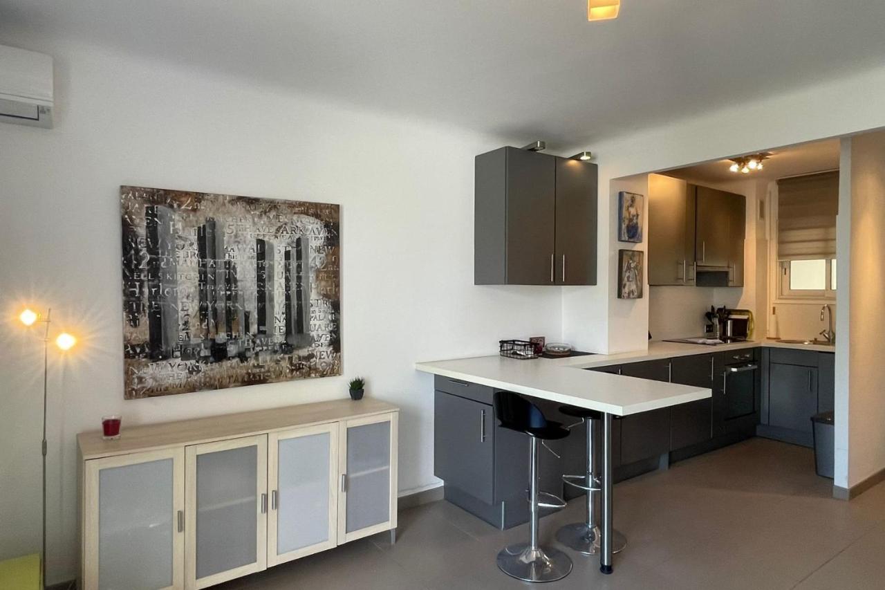 Fully Equipped Beachfront Studio In The Heart Of The City Center Bd Leclerc 昂蒂布 外观 照片
